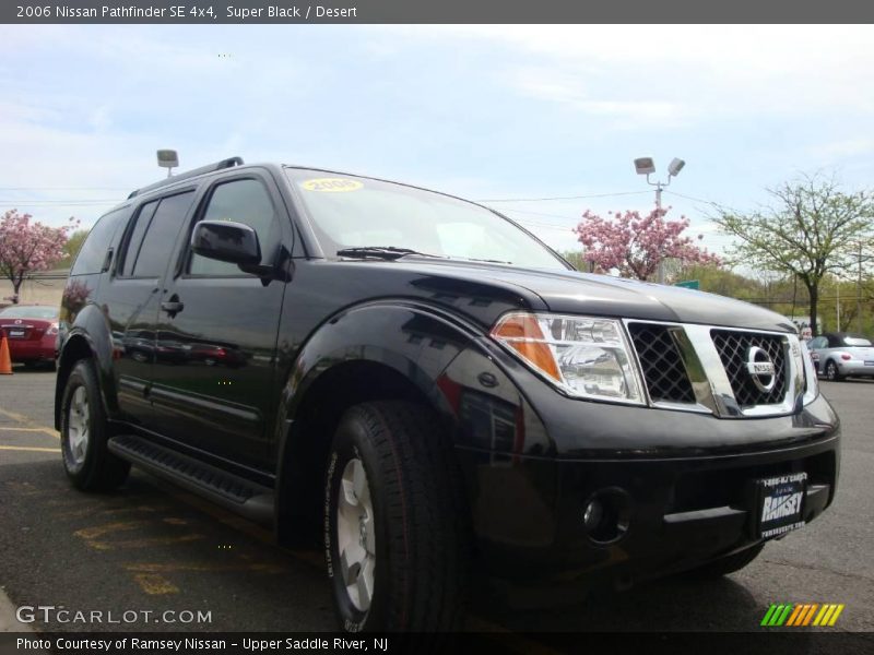 Super Black / Desert 2006 Nissan Pathfinder SE 4x4
