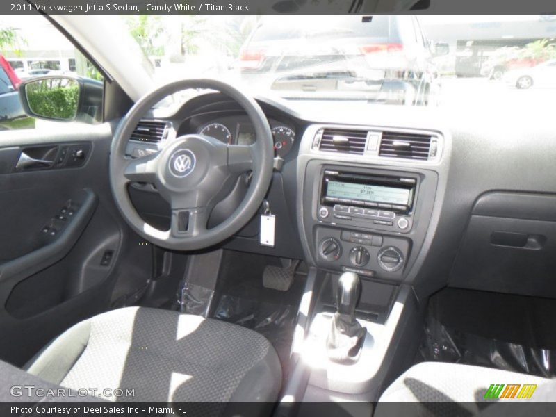 Candy White / Titan Black 2011 Volkswagen Jetta S Sedan