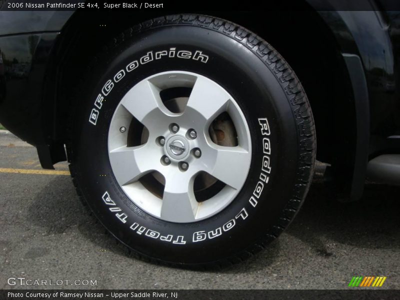 Super Black / Desert 2006 Nissan Pathfinder SE 4x4