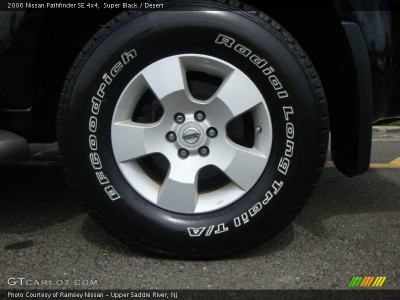 Super Black / Desert 2006 Nissan Pathfinder SE 4x4