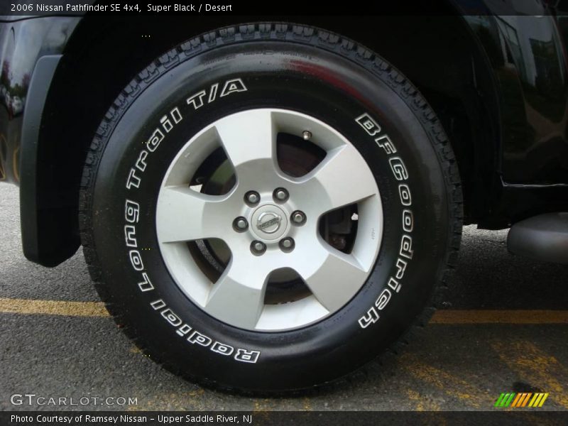 Super Black / Desert 2006 Nissan Pathfinder SE 4x4
