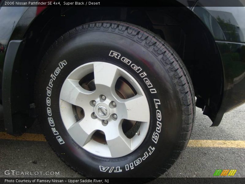 Super Black / Desert 2006 Nissan Pathfinder SE 4x4