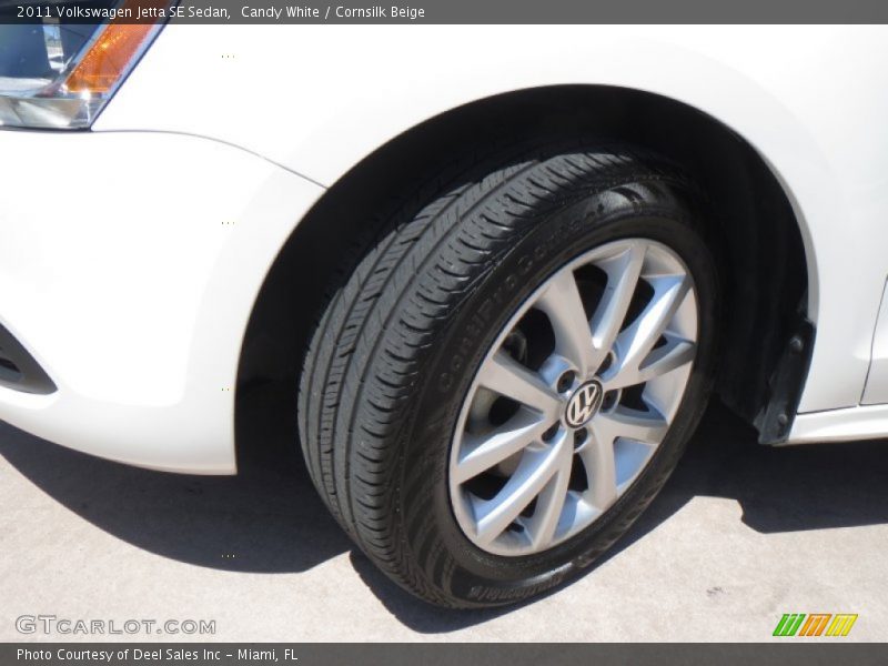 Candy White / Cornsilk Beige 2011 Volkswagen Jetta SE Sedan