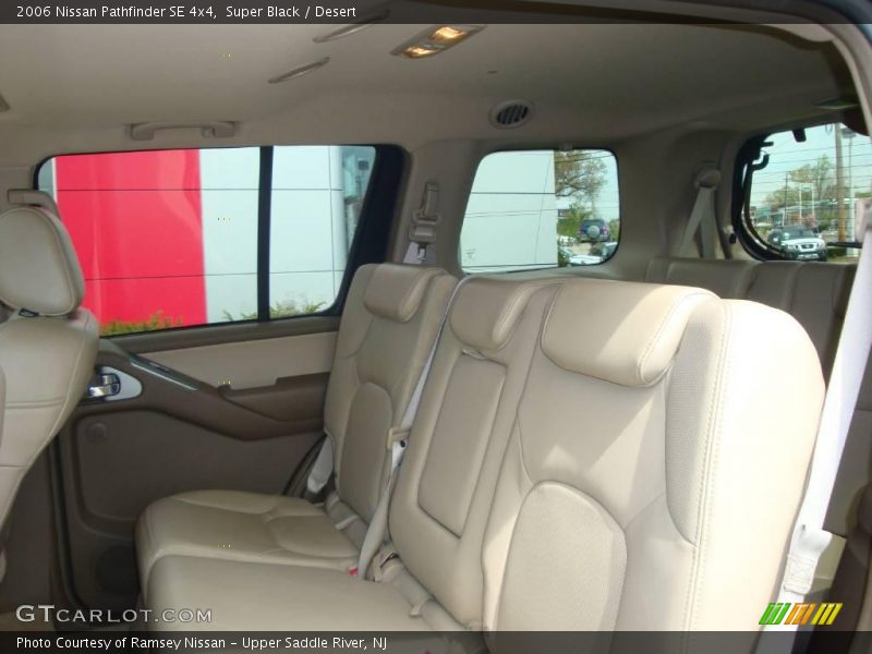 Super Black / Desert 2006 Nissan Pathfinder SE 4x4