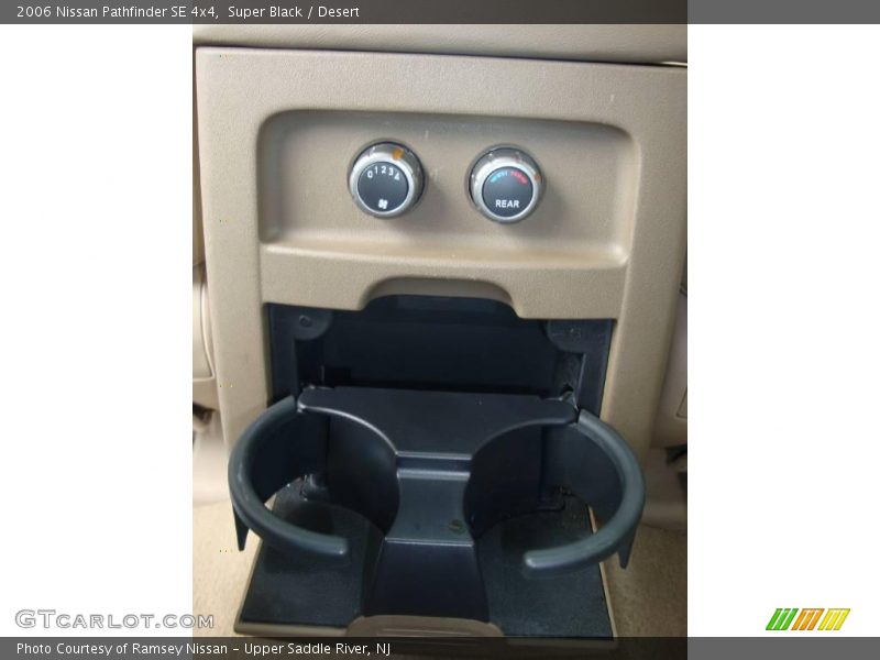 Super Black / Desert 2006 Nissan Pathfinder SE 4x4