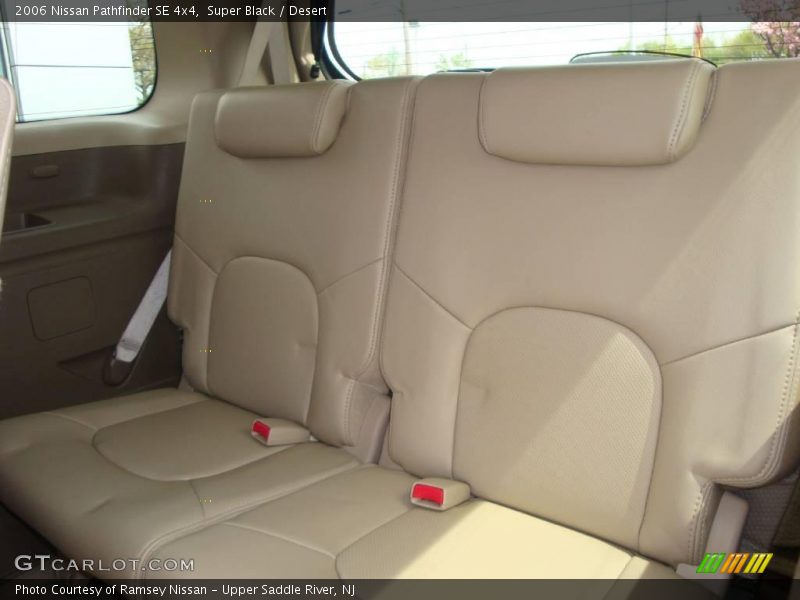 Super Black / Desert 2006 Nissan Pathfinder SE 4x4