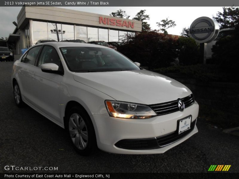 Candy White / Titan Black 2013 Volkswagen Jetta SE Sedan