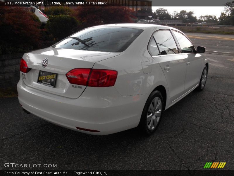 Candy White / Titan Black 2013 Volkswagen Jetta SE Sedan