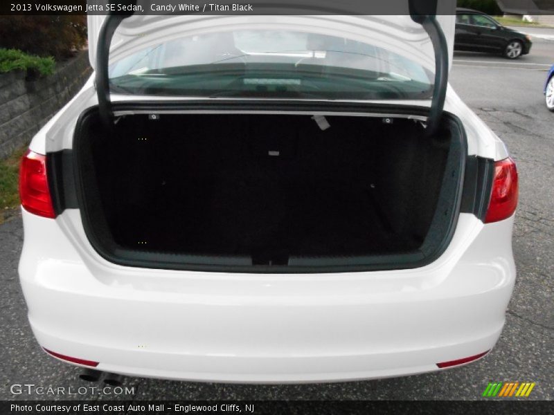 Candy White / Titan Black 2013 Volkswagen Jetta SE Sedan