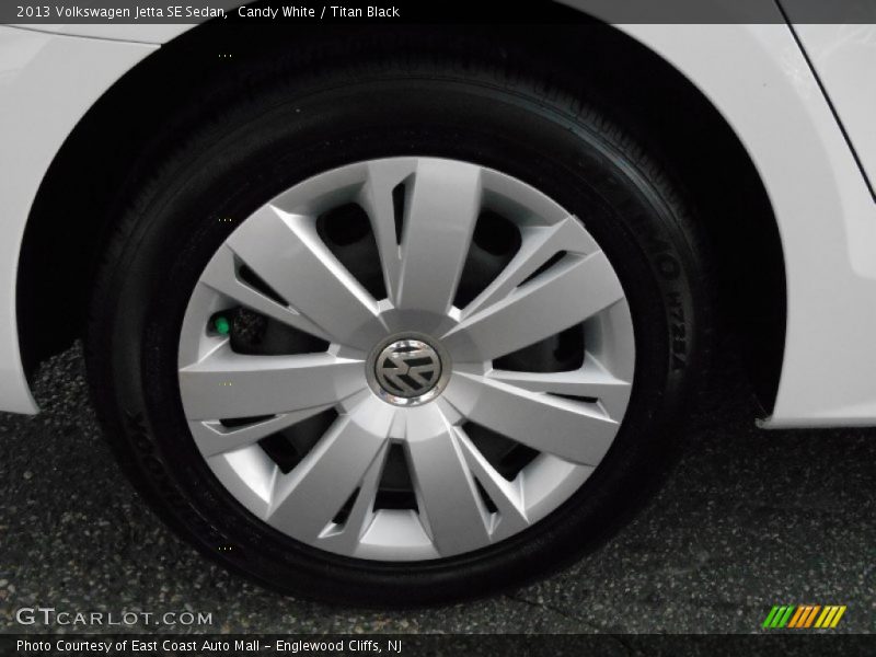 Candy White / Titan Black 2013 Volkswagen Jetta SE Sedan