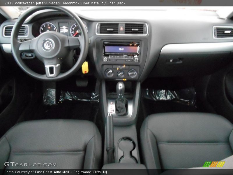 Moonrock Silver Metallic / Titan Black 2013 Volkswagen Jetta SE Sedan