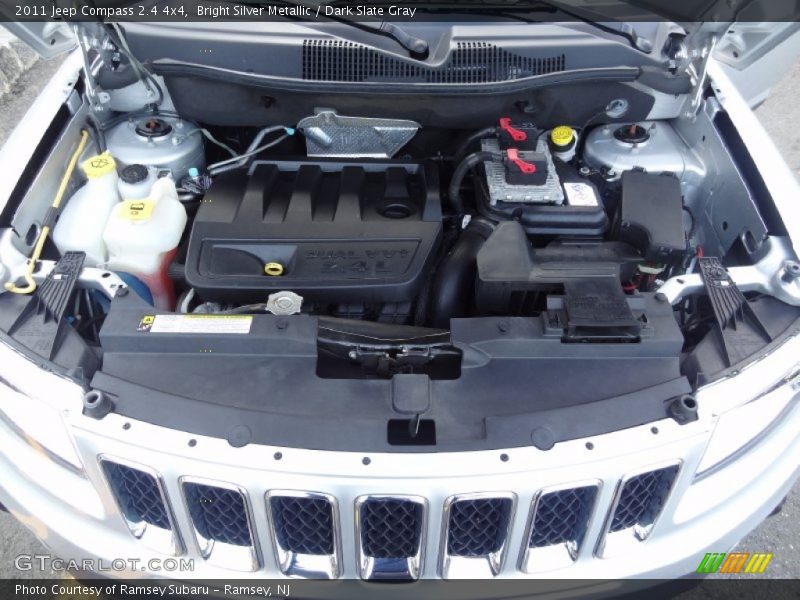 Bright Silver Metallic / Dark Slate Gray 2011 Jeep Compass 2.4 4x4