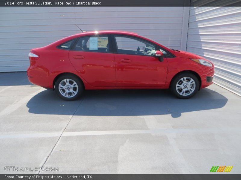 Race Red / Charcoal Black 2014 Ford Fiesta SE Sedan