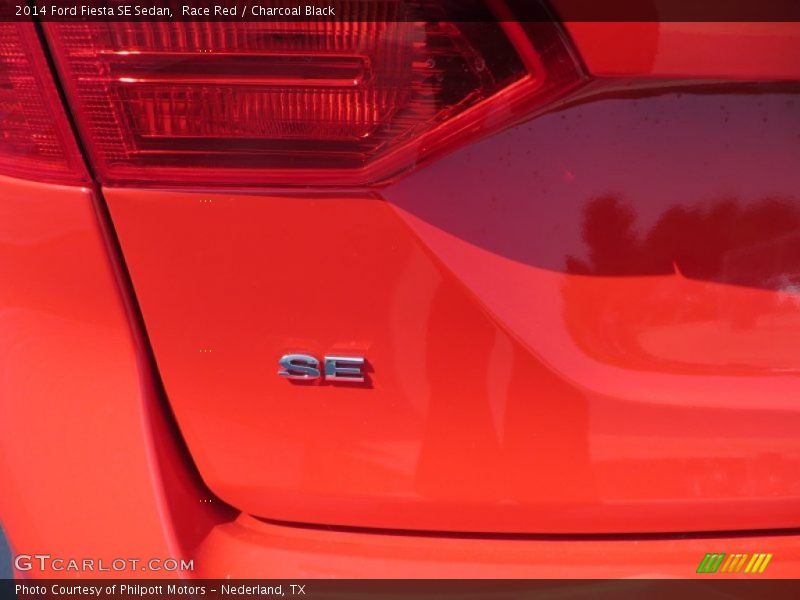 Race Red / Charcoal Black 2014 Ford Fiesta SE Sedan