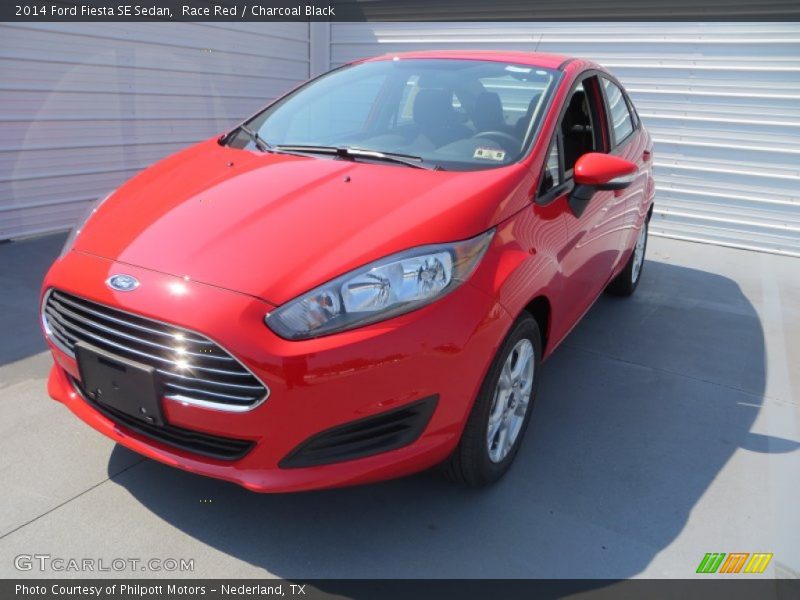 Race Red / Charcoal Black 2014 Ford Fiesta SE Sedan