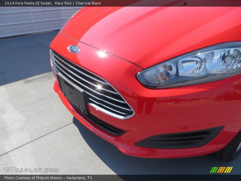 Race Red / Charcoal Black 2014 Ford Fiesta SE Sedan