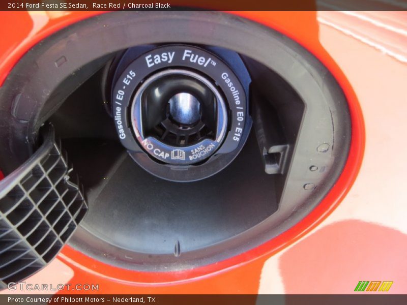 Race Red / Charcoal Black 2014 Ford Fiesta SE Sedan