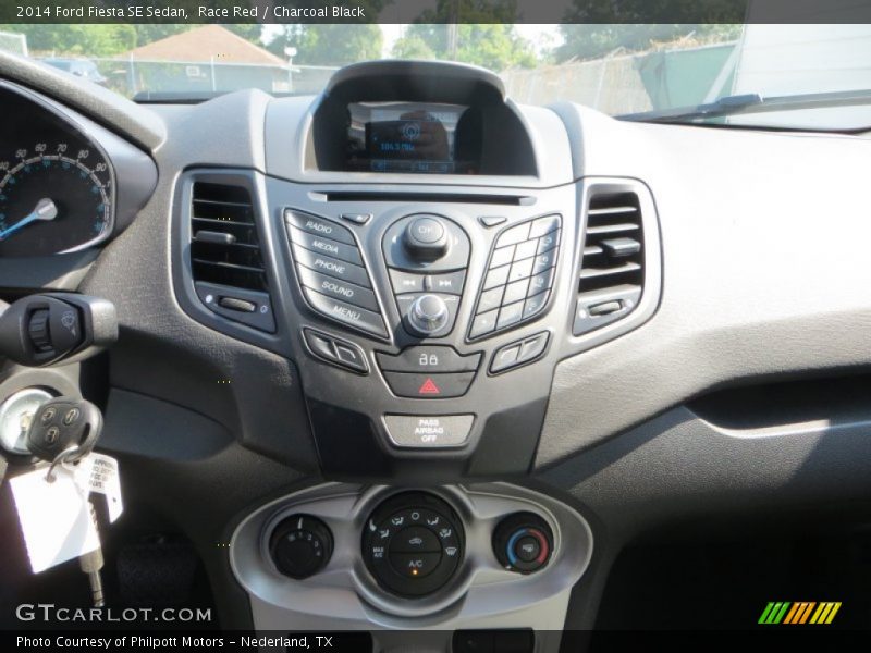 Race Red / Charcoal Black 2014 Ford Fiesta SE Sedan