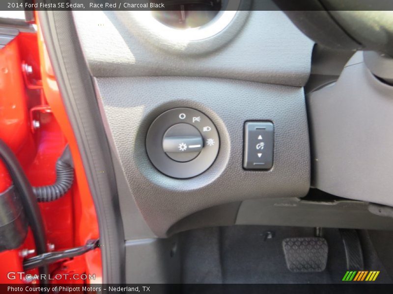 Race Red / Charcoal Black 2014 Ford Fiesta SE Sedan