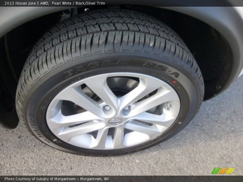 Pearl White / Black/Silver Trim 2013 Nissan Juke S AWD