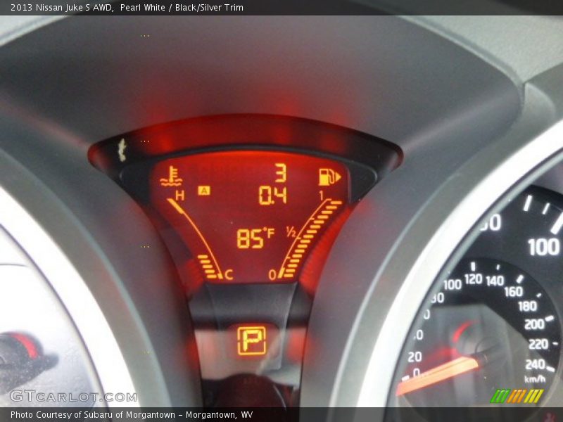 Pearl White / Black/Silver Trim 2013 Nissan Juke S AWD