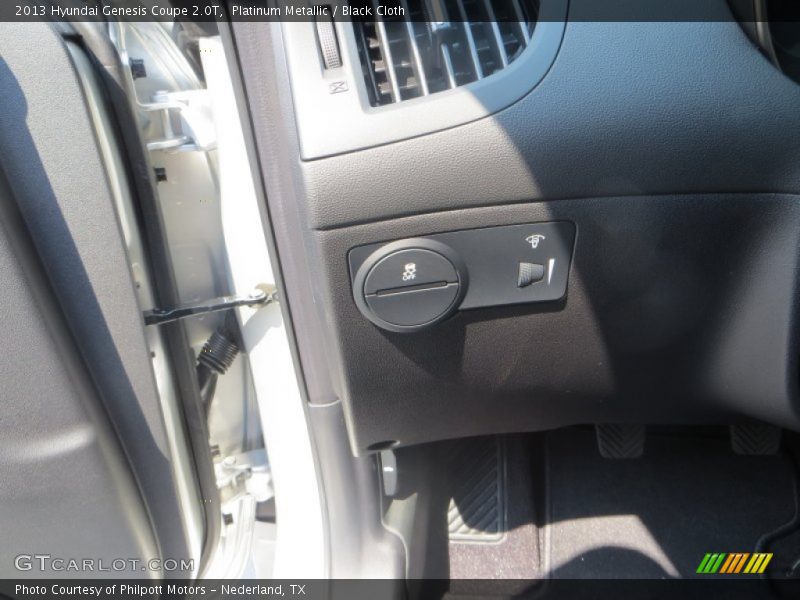Platinum Metallic / Black Cloth 2013 Hyundai Genesis Coupe 2.0T
