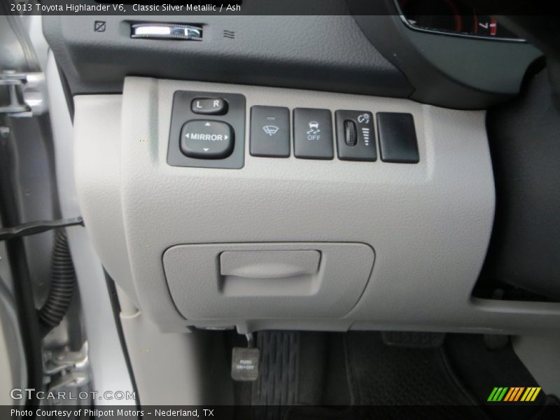 Classic Silver Metallic / Ash 2013 Toyota Highlander V6