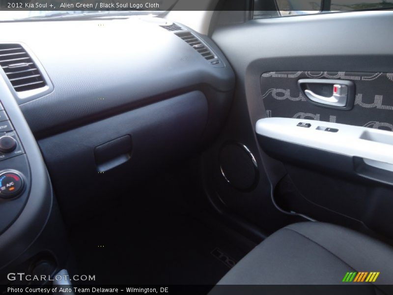 Alien Green / Black Soul Logo Cloth 2012 Kia Soul +