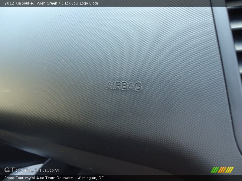 Alien Green / Black Soul Logo Cloth 2012 Kia Soul +