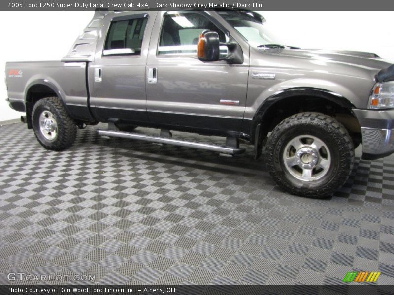 Dark Shadow Grey Metallic / Dark Flint 2005 Ford F250 Super Duty Lariat Crew Cab 4x4