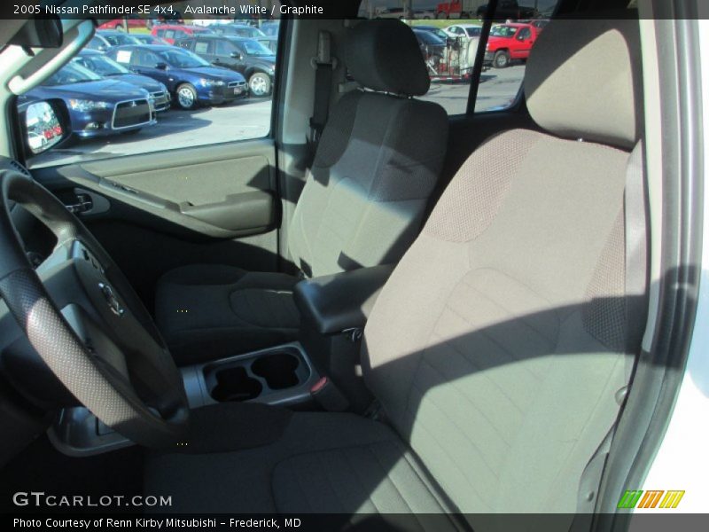 Avalanche White / Graphite 2005 Nissan Pathfinder SE 4x4