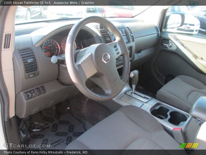 Avalanche White / Graphite 2005 Nissan Pathfinder SE 4x4