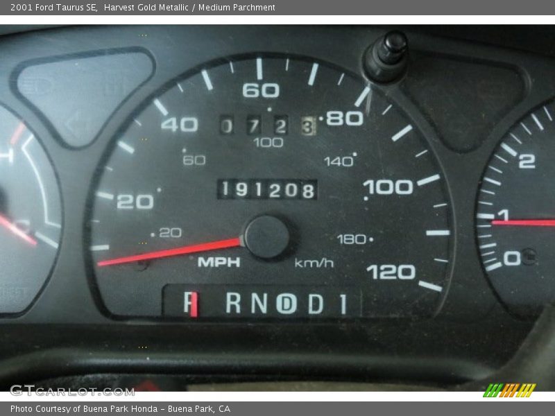 Harvest Gold Metallic / Medium Parchment 2001 Ford Taurus SE