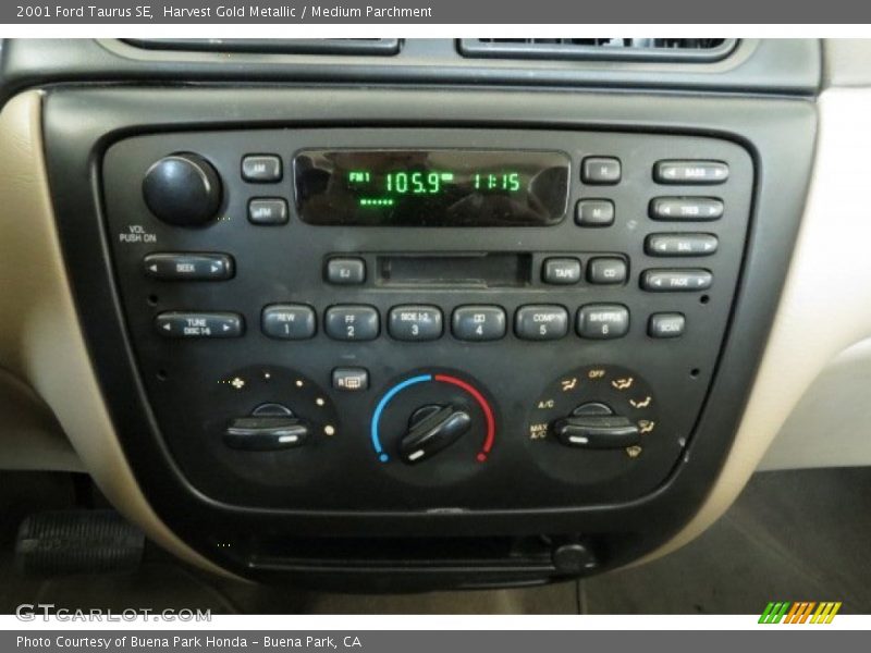 Harvest Gold Metallic / Medium Parchment 2001 Ford Taurus SE
