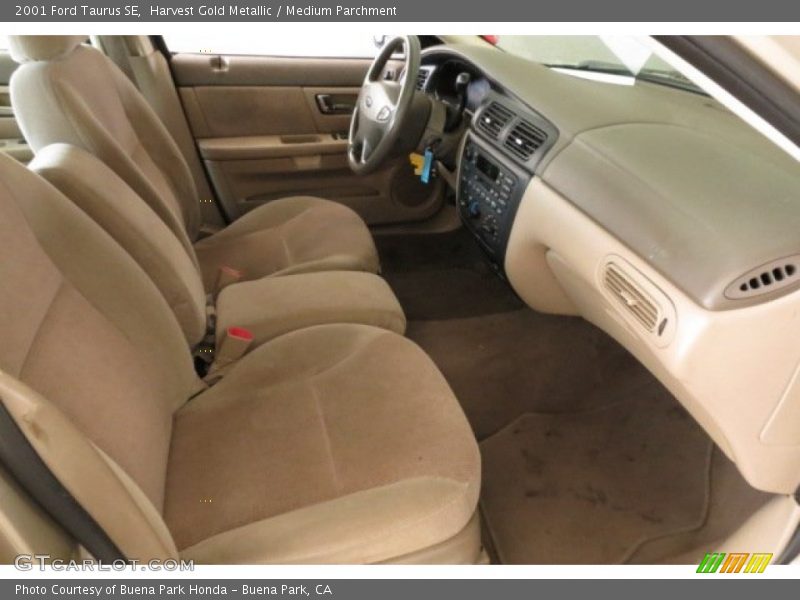 Harvest Gold Metallic / Medium Parchment 2001 Ford Taurus SE