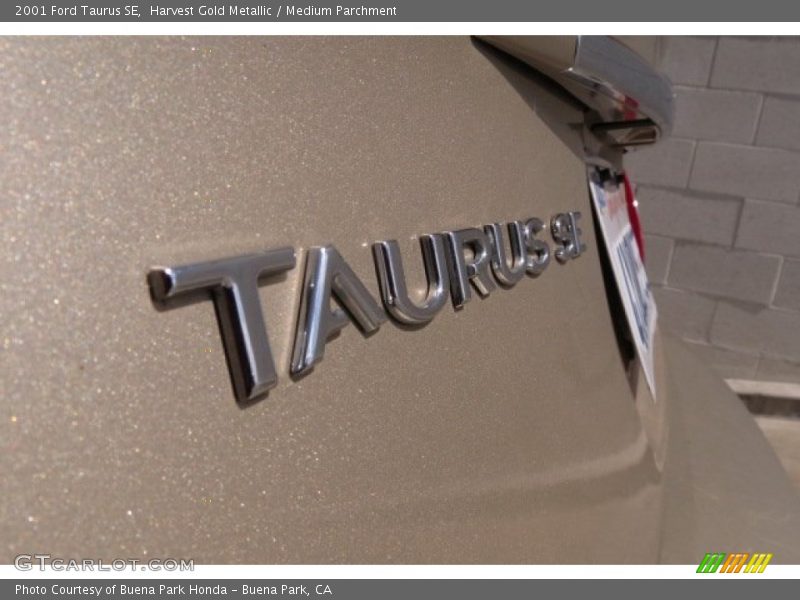 Harvest Gold Metallic / Medium Parchment 2001 Ford Taurus SE