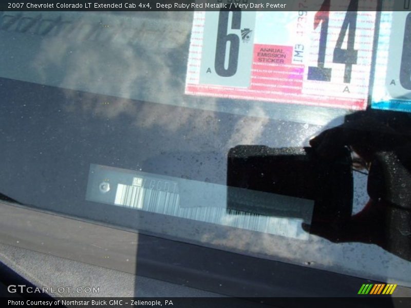 Deep Ruby Red Metallic / Very Dark Pewter 2007 Chevrolet Colorado LT Extended Cab 4x4