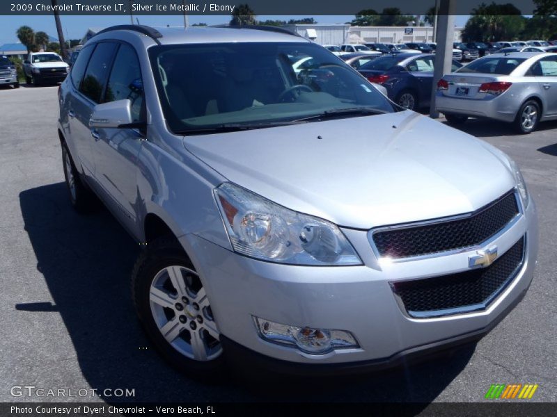 Silver Ice Metallic / Ebony 2009 Chevrolet Traverse LT
