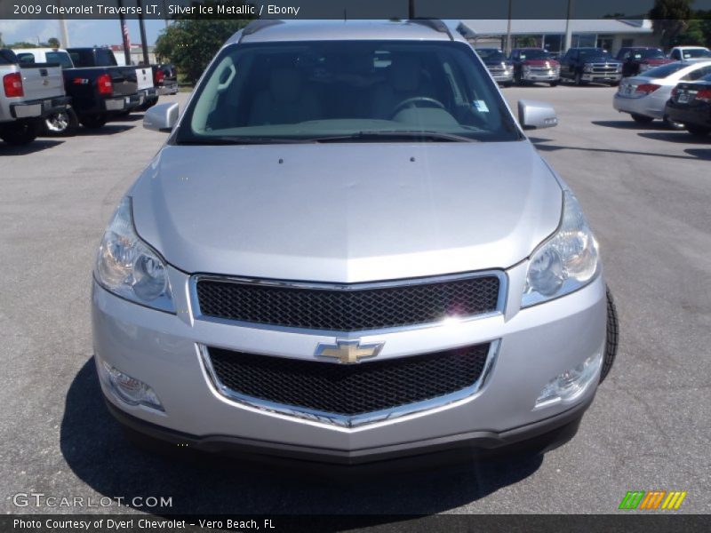 Silver Ice Metallic / Ebony 2009 Chevrolet Traverse LT