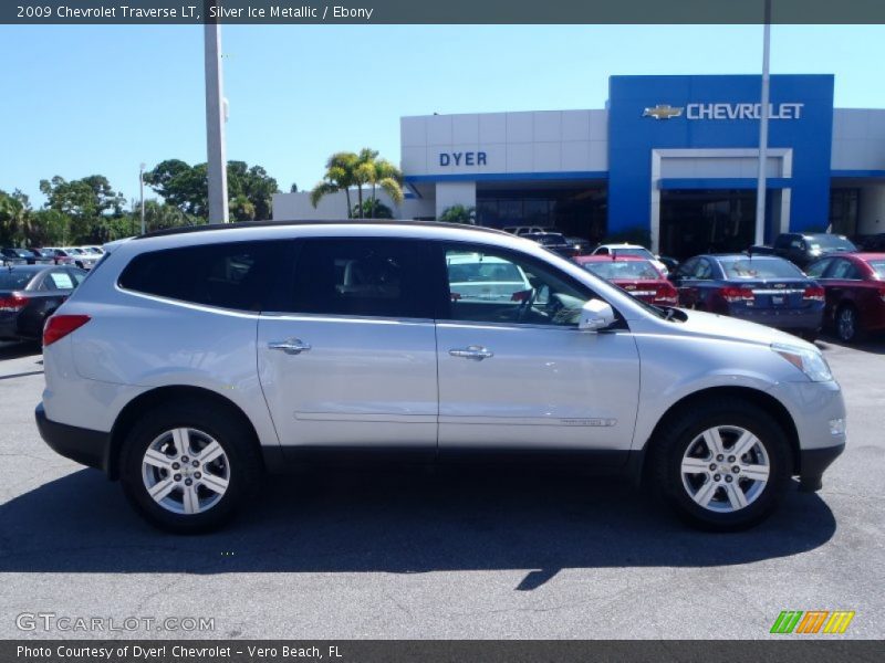 Silver Ice Metallic / Ebony 2009 Chevrolet Traverse LT