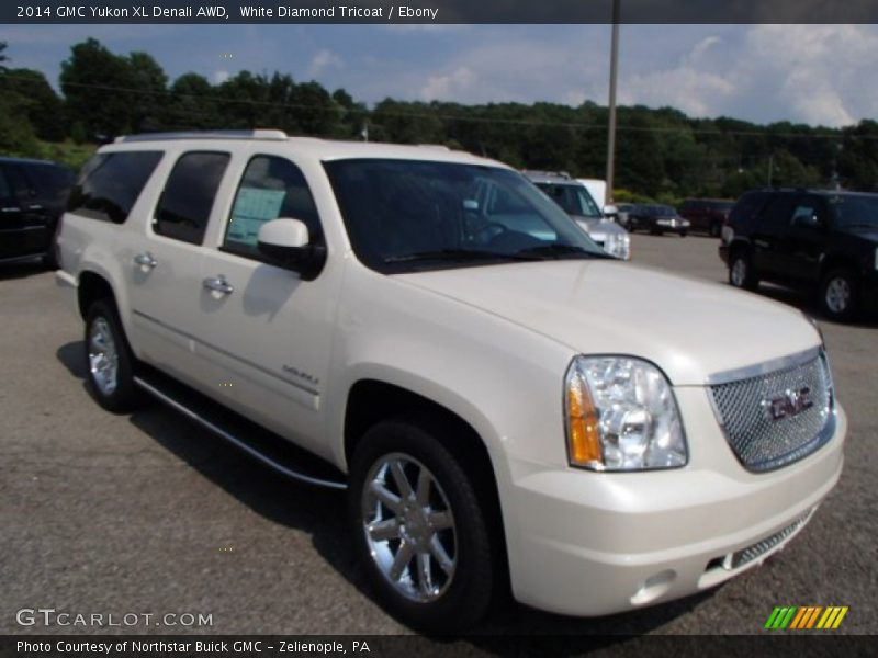 Front 3/4 View of 2014 Yukon XL Denali AWD