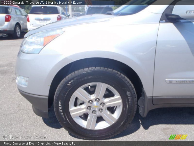 Silver Ice Metallic / Ebony 2009 Chevrolet Traverse LT