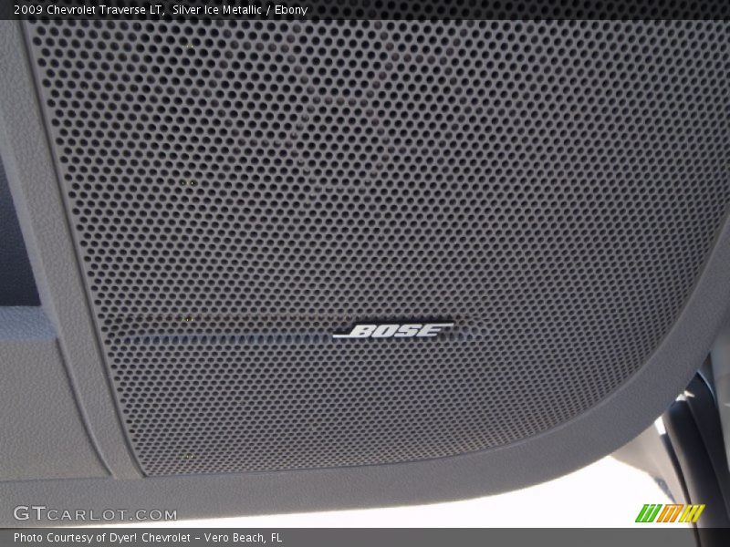 Silver Ice Metallic / Ebony 2009 Chevrolet Traverse LT