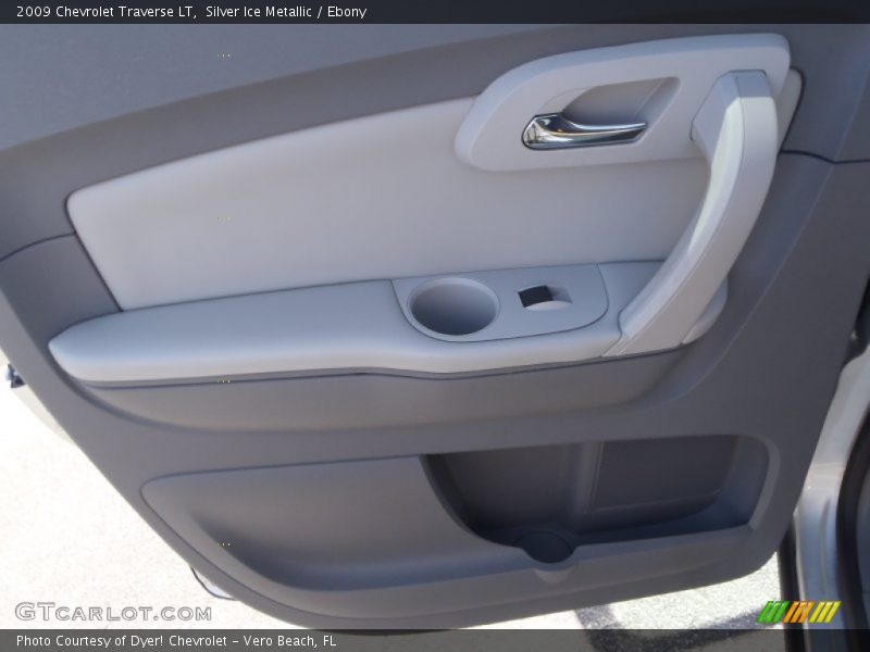 Silver Ice Metallic / Ebony 2009 Chevrolet Traverse LT