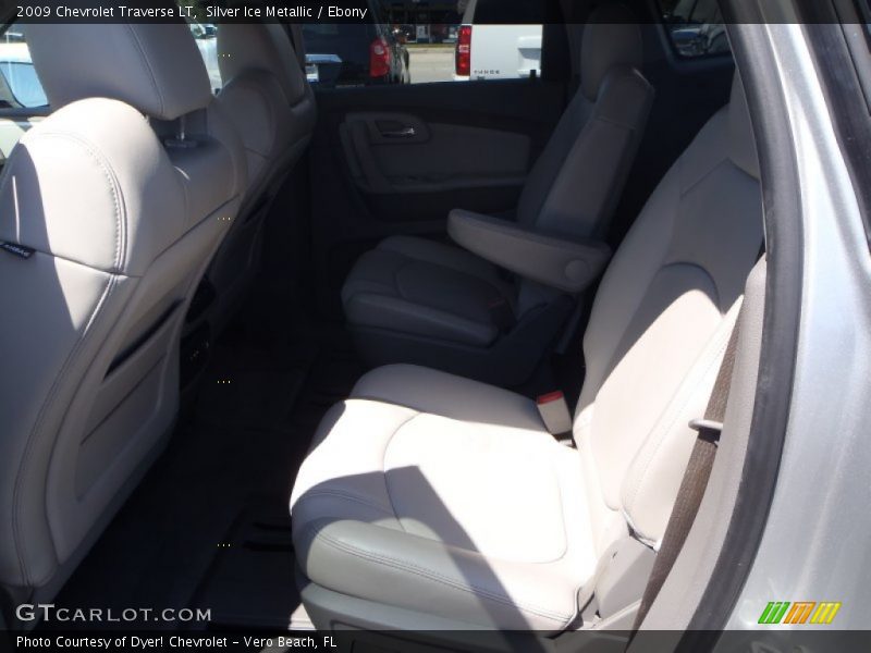 Silver Ice Metallic / Ebony 2009 Chevrolet Traverse LT