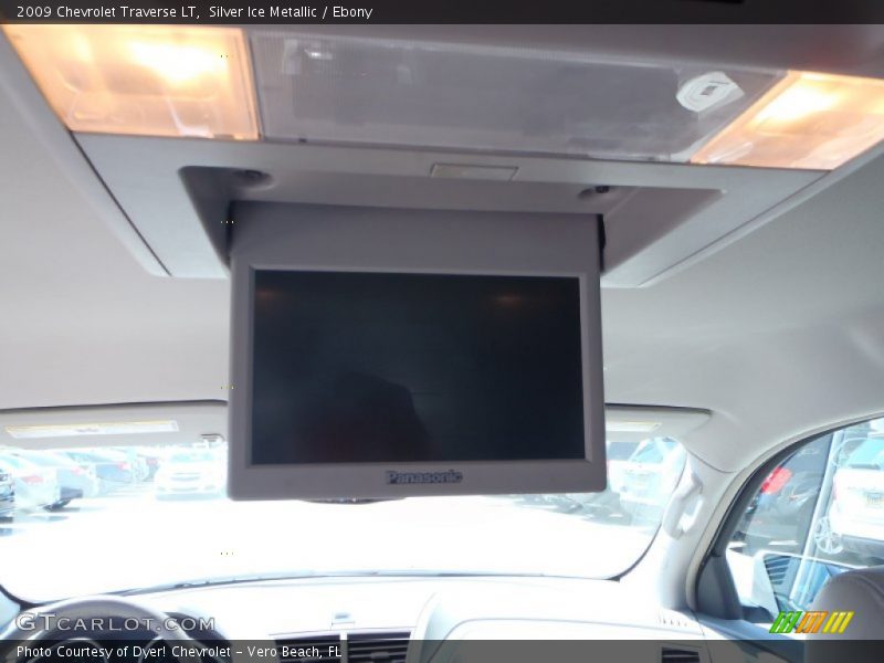 Silver Ice Metallic / Ebony 2009 Chevrolet Traverse LT
