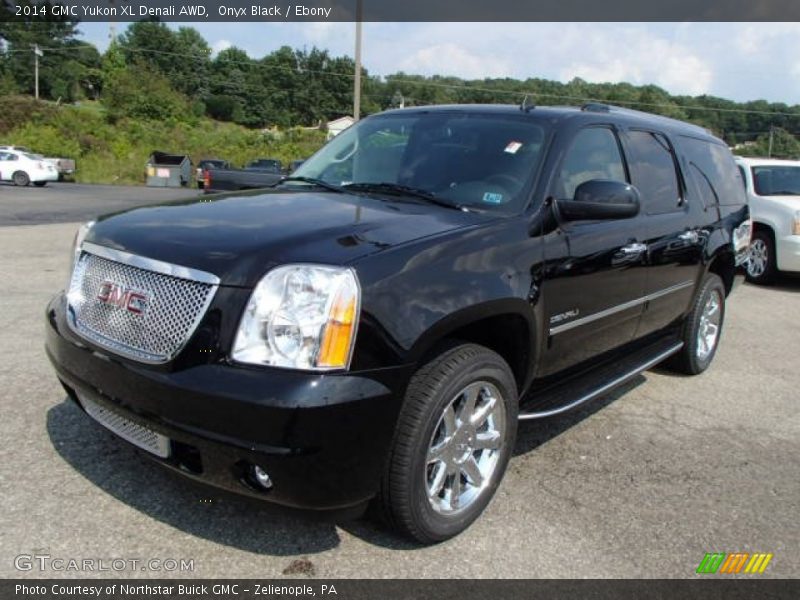 Front 3/4 View of 2014 Yukon XL Denali AWD