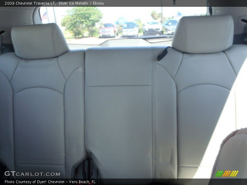 Silver Ice Metallic / Ebony 2009 Chevrolet Traverse LT