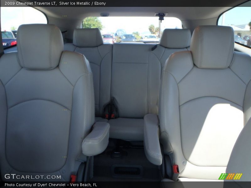 Silver Ice Metallic / Ebony 2009 Chevrolet Traverse LT
