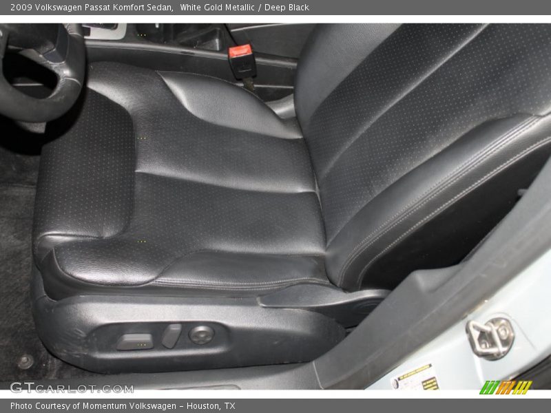 White Gold Metallic / Deep Black 2009 Volkswagen Passat Komfort Sedan